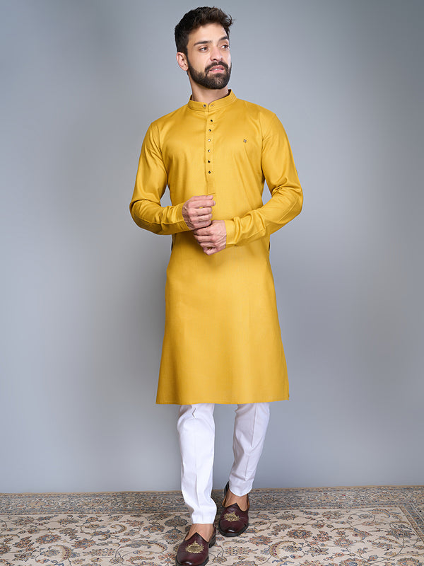 Stunnig Yellow Silk Kurta Pyjama Set For Men