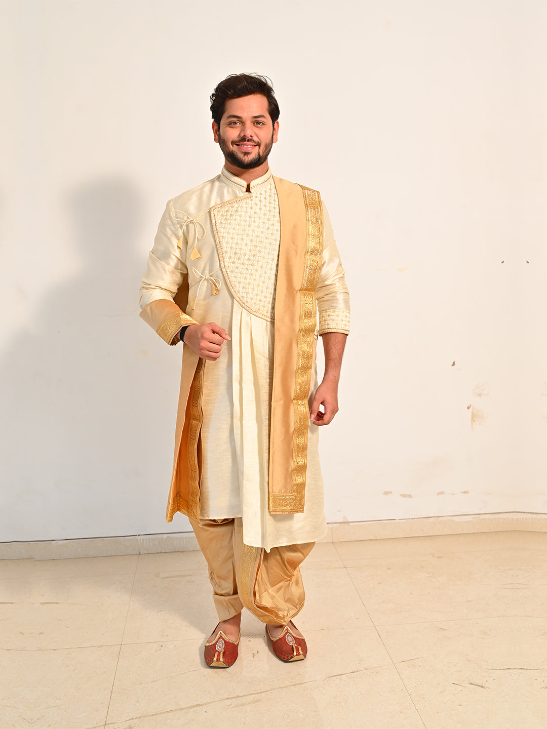 Ivory and red Maharashtrian peshwai look | Wedding outfits for groom, Groom  wedding dress, Groom wear